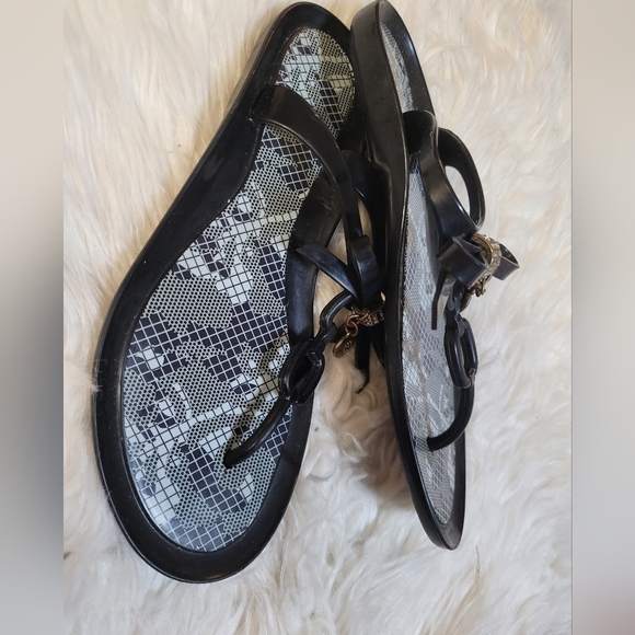 GUESS BLACK BOW TIE,CHAIN SANDALS,GOLD HEART+CRYSTAL CHARM,SHOES,FLIP FLOP - Picture 3 of 5